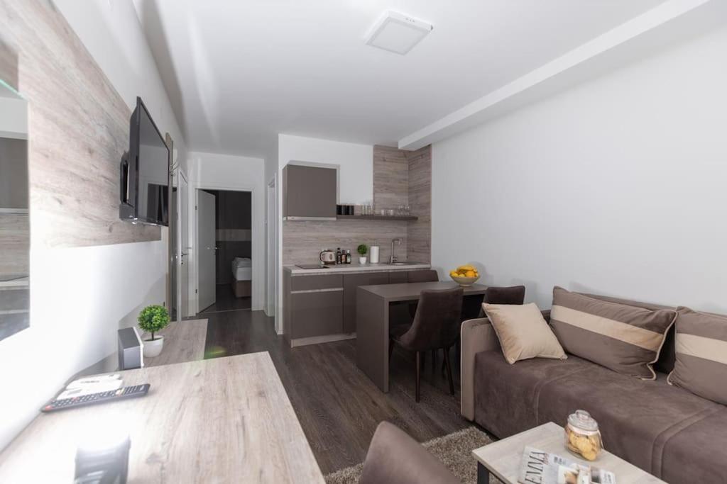 Apartment Hany Sweet Nis